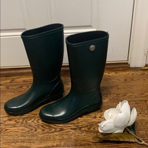 olive green ugg boots